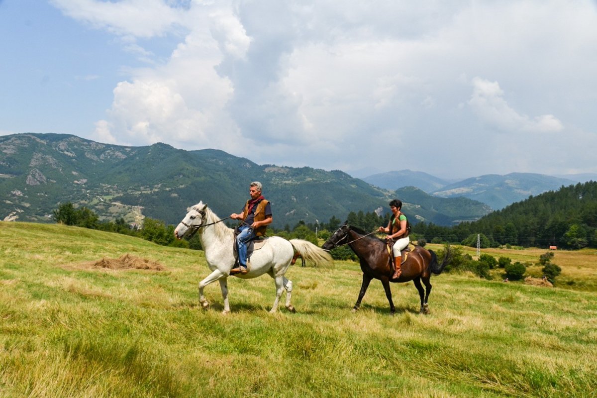 Tour du lịch cưỡi ngựa rất phổ biến tại Bulgaria